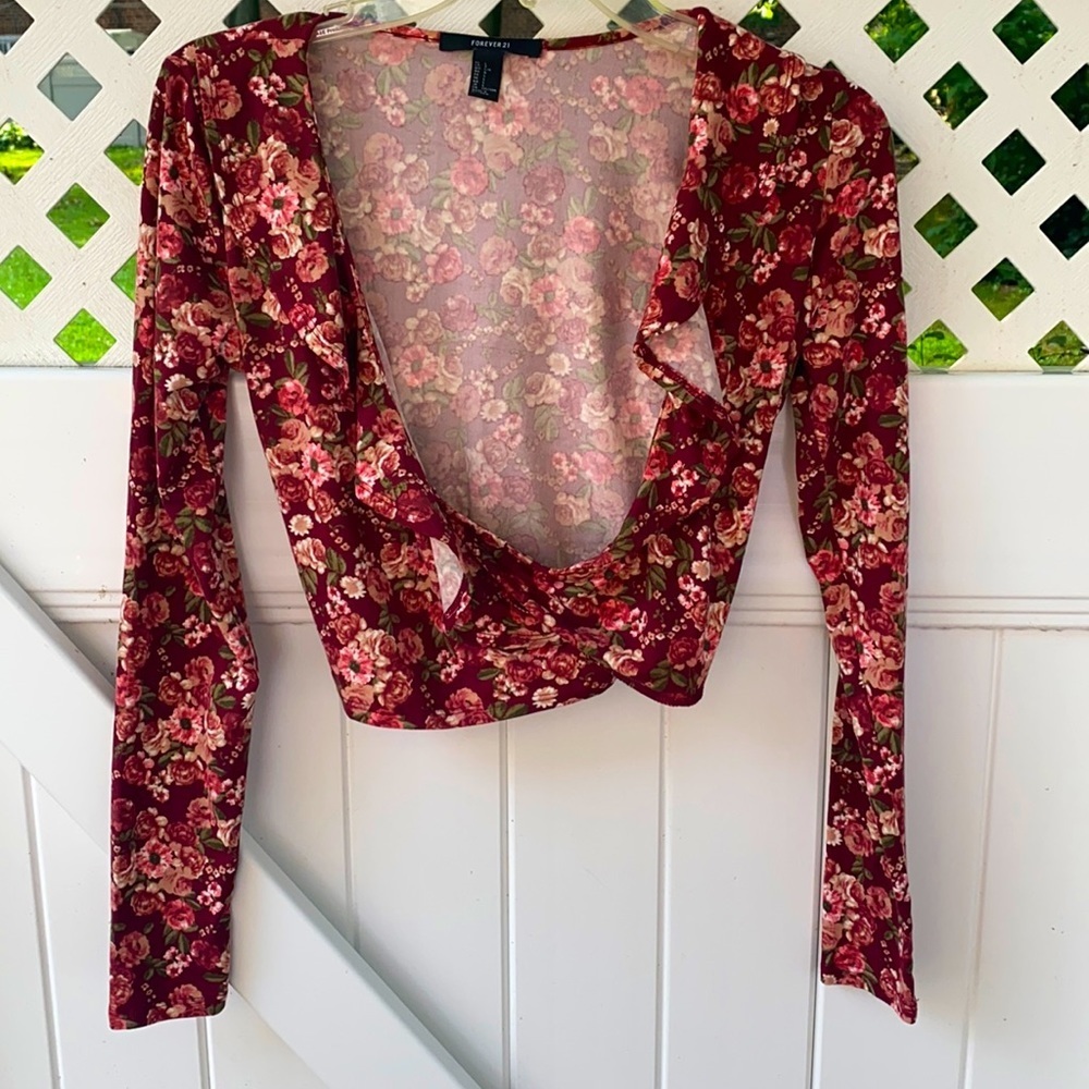 Forever 21 red floral long sleeve crop top size: L